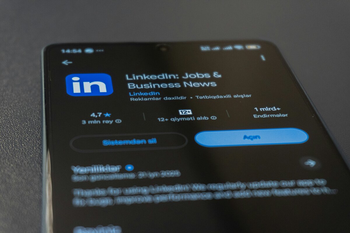 LinkedIn-profiili, joka herättää rekrytoijien huomion